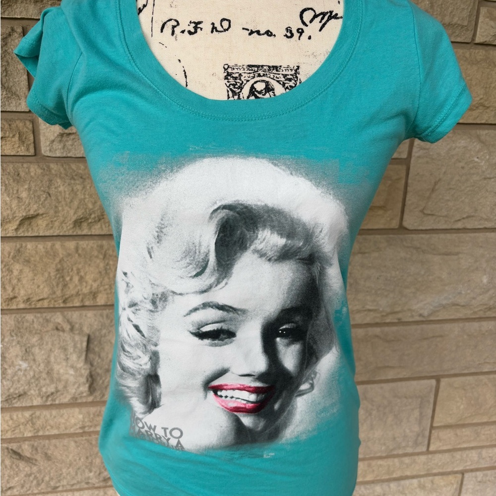 Marilyn Monroe how to marry a millionaire tee